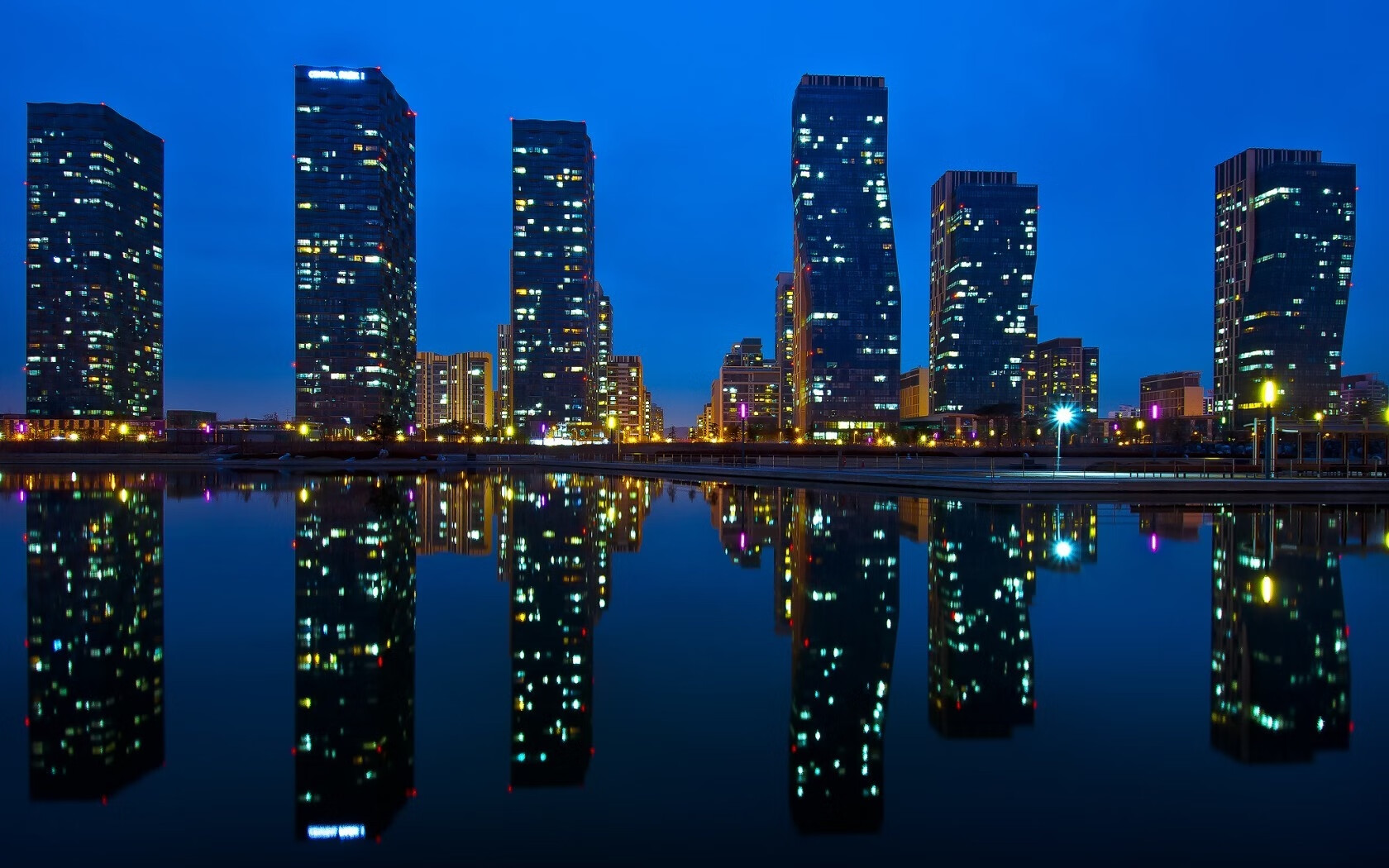 格鲁塞100米蝶泳全程领先抢眼,格鲁塞特